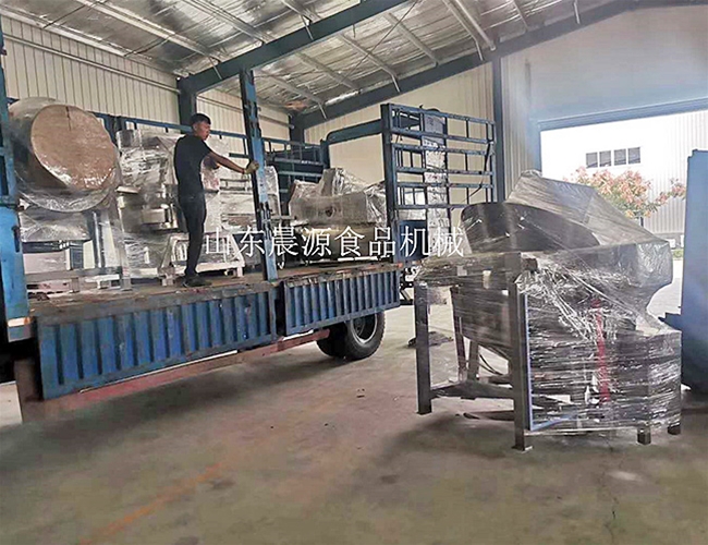 電磁行星攪拌炒鍋發(fā)貨裝車中